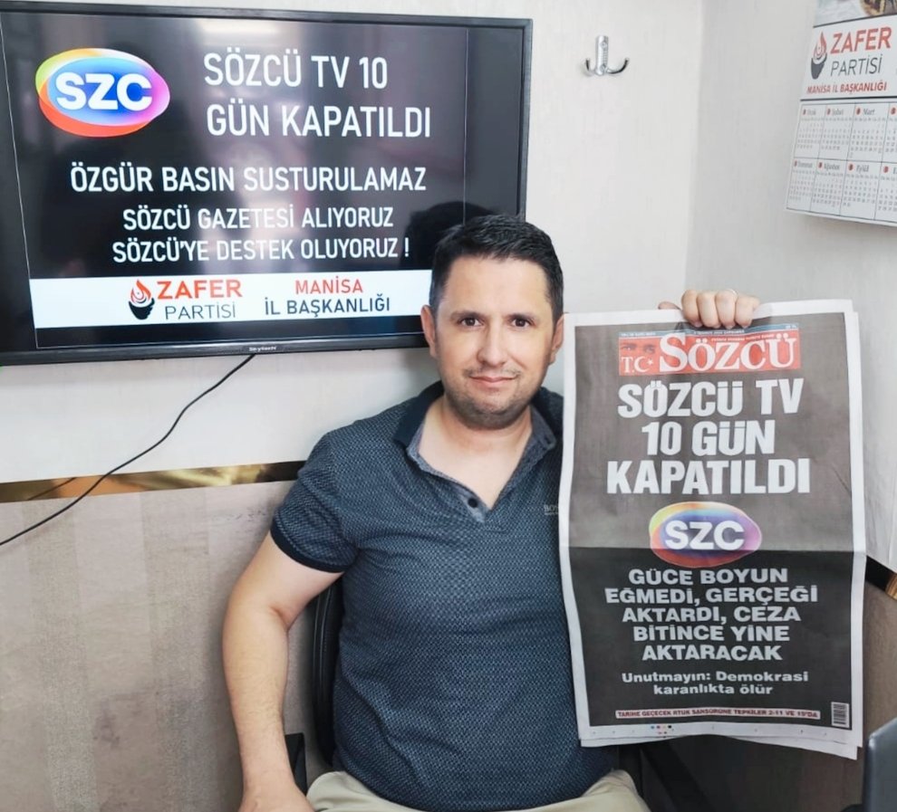 necdet_erikci's tweet photo. Genel Başkanımız @umitozdag 'ın talimatı do��rultusunda özgür medya susturulamaz diyerek Sözcü TV'ye destek olmak için Sözcü Gazetesini aldım.

@gazetesozcu 'ye ve özgür basına desteğe devam edecegiz.

@ZaferManisa @umitozdag @ErtuganMusa @ipekkozbey https://t.co/m4zDQ86GRc