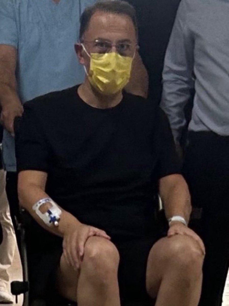 avkapanan3's tweet photo. Mehmet Murat Çalık’ın öğle saatlerinde tekrar acile götürüldüğü bildiriliyor.

Annesini kanserden kaybeden bir avukat olarak söylüyorum; Kanser hastası cezaevinde yapamaz. Kanser hastası cezaevinde yaşayamaz.

İnsanlık adına Murat Çalık’ı tahliye edin. https://t.co/leVuqyOLv2
