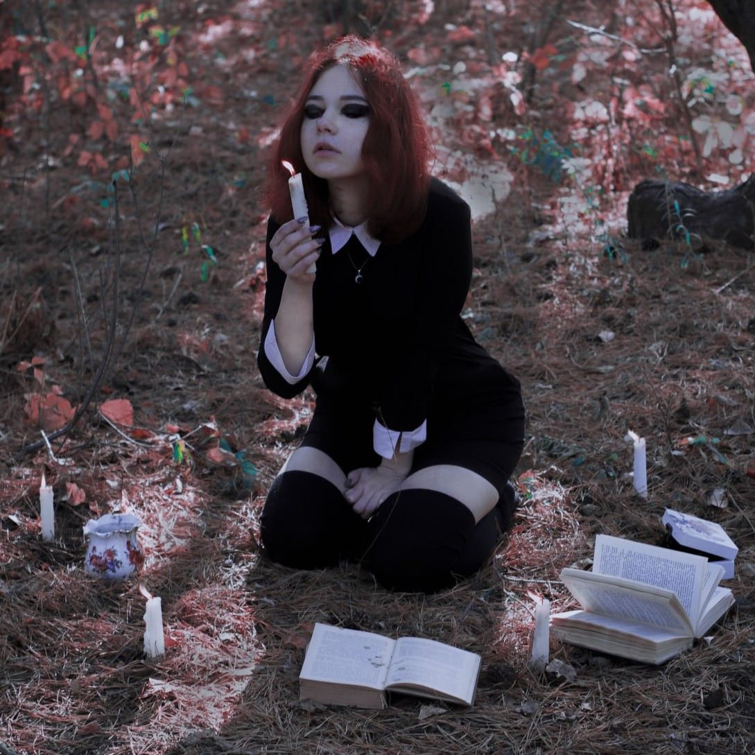 Greetings My brothers and sisters 
  May the day be of love  
       Blessed Be❤️✨