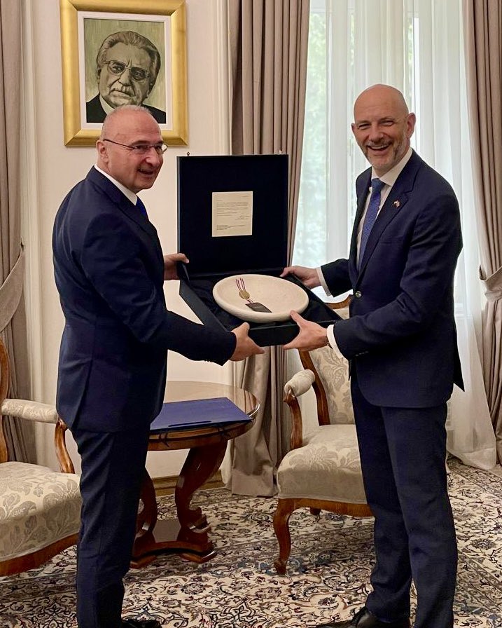 Simon Thomas (@uksimont) on Twitter photo Farewell call this morning on Foreign Minister <a href="/grlicradman/">Gordan Grlić Radman</a> - a warm meeting reflecting the strength and breadth of the UK-Croatia relationship. A big thank you to excellent colleagues in <a href="/MVEP_hr/">MFA Croatia</a> too! 🇬🇧🤝🇭🇷 #PartnersAlliesFriends Farewell call this morning on Foreign Minister <a href="/grlicradman/">Gordan Grlić Radman</a> - a warm meeting reflecting the strength and breadth of the UK-Croatia relationship. A big thank you to excellent colleagues in <a href="/MVEP_hr/">MFA Croatia</a> too! 🇬🇧🤝🇭🇷 #PartnersAlliesFriends
