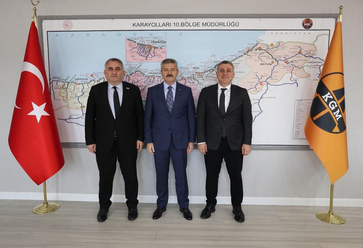 📍Trabzon

Valimiz Sayın Dr. Turan Ergün, Artvin Çoruh Üniversitesi Rektörü Prof. Dr. İbrahim Aydın ile birlikte Karayolları 10. Bölge Müdürü Mehmet Aşık’ı ziyaret etti.

Ziyarette, ilimizin ulaşım altyapısına ilişkin mevcut durum ile devam eden ve planlanan projeler hakkında