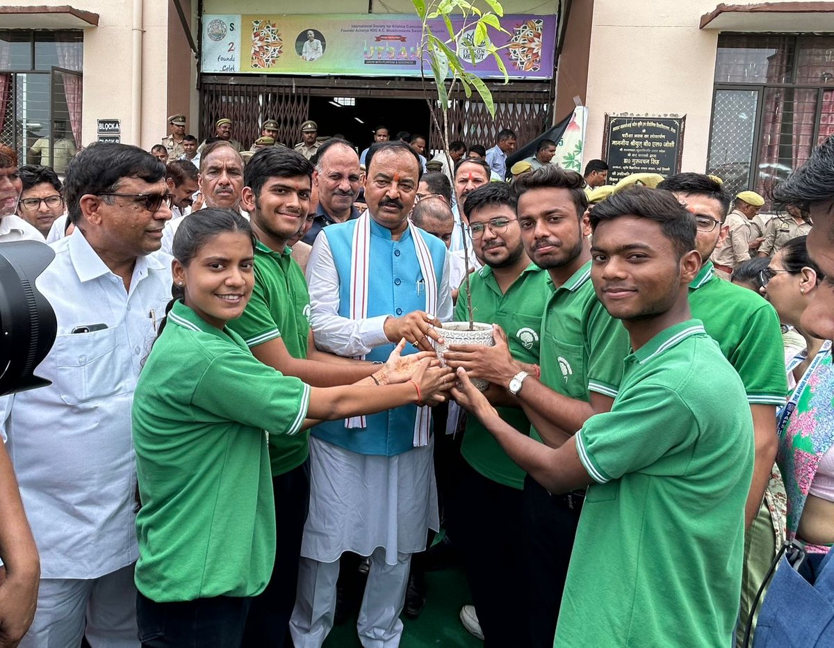 Suchna Vibhag Meerut (@suchnameerut) on Twitter photo आज सरदार वल्लभ भाई पटेल कृषि एवं प्रौद्योगिकी विश्वविद्यालय में मा0 उप मुख्यमंत्री उ0प्र0 श्री केशव प्रसाद मौर्य जी द्वारा एक पेड मां के नाम-2.0 वृक्षारोपण महाअभियान-2025 कार्यक्रम में मुख्य अतिथि के रूप में प्रतिभाग किया गया।
<a href="/InfoDeptUP/">Information and Public Relations Department, UP</a>
<a href="/CMOfficeUP/">CM Office, GoUP</a>
@chiefsecyUP
@DMMeerut आज सरदार वल्लभ भाई पटेल कृषि एवं प्रौद्योगिकी विश्वविद्यालय में मा0 उप मुख्यमंत्री उ0प्र0 श्री केशव प्रसाद मौर्य जी द्वारा एक पेड मां के नाम-2.0 वृक्षारोपण महाअभियान-2025 कार्यक्रम में मुख्य अतिथि के रूप में प्रतिभाग किया गया।
<a href="/InfoDeptUP/">Information and Public Relations Department, UP</a>
<a href="/CMOfficeUP/">CM Office, GoUP</a>
@chiefsecyUP
@DMMeerut