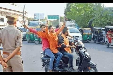 लेकिन इनके लिए नहीं कोई रूल 🤣