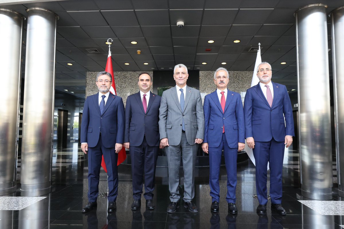 Abdulkadir URALOĞLU (@a_uraloglu) on Twitter photo Ticaret Bakanımız Sn. <a href="/omerbolatTR/">Prof. Dr. Ömer Bolat</a>’ın ev sahipliğinde düzenlenen
📍Ürün Güvenliği Konferansı
Çalışma ve Sosyal Güvenlik Bakanımız Sn. <a href="/isikhanvedat/">Prof. Dr. Vedat Işıkhan</a>, Sanayi ve Teknoloji Bakanımız Sn. <a href="/mfatihkacir/">Mehmet Fatih KACIR</a> ve Tarım ve Orman Bakanımız Sn. <a href="/ibrahimyumakli/">İbrahim Yumaklı</a> ile birlikte katılım sağladık. Ticaret Bakanımız Sn. <a href="/omerbolatTR/">Prof. Dr. Ömer Bolat</a>’ın ev sahipliğinde düzenlenen
📍Ürün Güvenliği Konferansı
Çalışma ve Sosyal Güvenlik Bakanımız Sn. <a href="/isikhanvedat/">Prof. Dr. Vedat Işıkhan</a>, Sanayi ve Teknoloji Bakanımız Sn. <a href="/mfatihkacir/">Mehmet Fatih KACIR</a> ve Tarım ve Orman Bakanımız Sn. <a href="/ibrahimyumakli/">İbrahim Yumaklı</a> ile birlikte katılım sağladık.