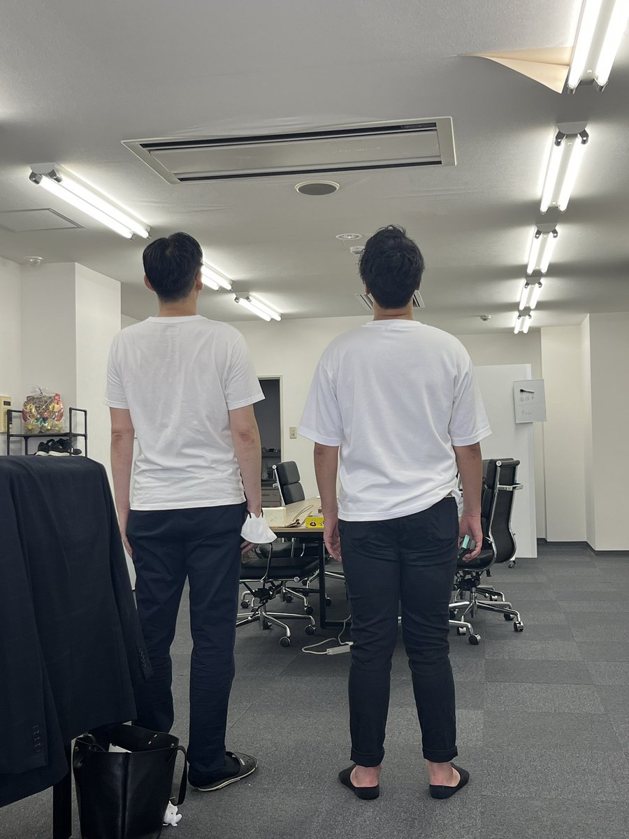 _onchan_oO's tweet photo. これはランチから帰ってきた後に全力で冷房に当たるペアルックもどき弊社営業です^_^
かわいいね💖💖💖

#本日のSIECハイライト (先週だけど) https://t.co/OxjNMkID3X
