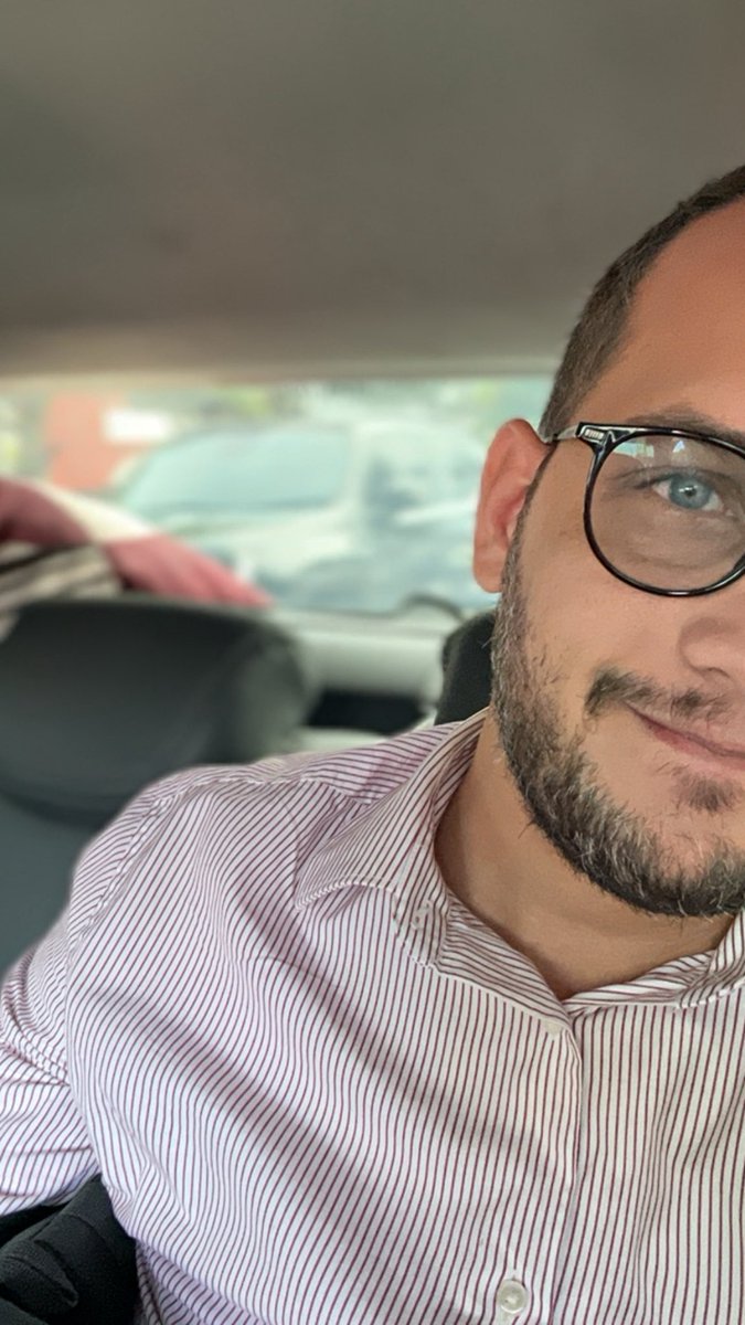 isaakfelipe's tweet photo. Simpático a essa hora da manhã como se não estivesse preso no trânsito https://t.co/6vEI4VJdBI