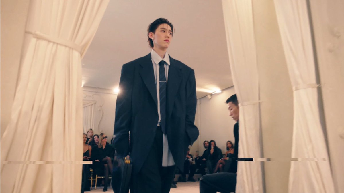 ✍🏻 Couture 3 ครั้งของพีพี

52nd = front row + ถ่ายแคมเปญต่างๆเก็บไว้ กลับไทย = official announcement 
53rd = ไปในฐานะ GBA
54th = GBA + เดินโชว์ 

📈📈📈📈📈📈

GBA PP KRIT BALENCIAGA #Balenciaga54thCouturexPPKRIT