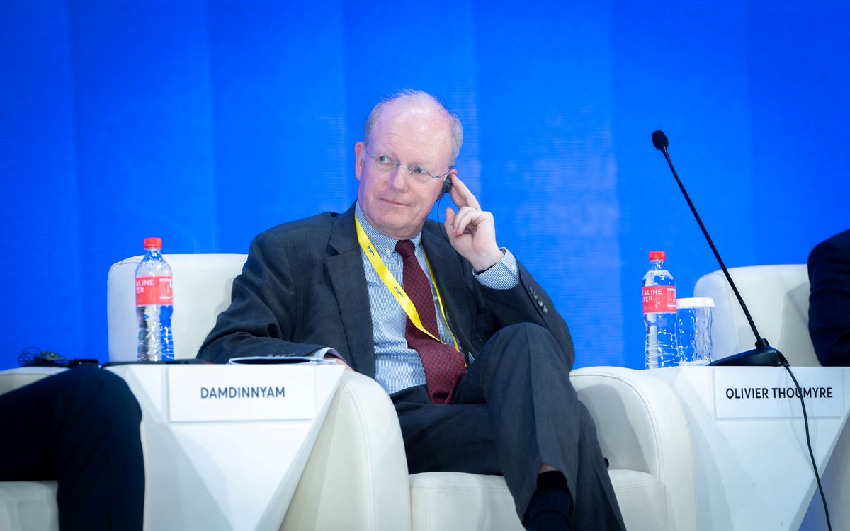 🔰“Монголын Эдийн засгийн форум-2025” чуулганы  2 дахь өдрийн  “Стратегийн нөөц, нийлүүлэлтийн гинжин хэлхээ” үндсэн хуралдаанд  “Эрдэнэс Монгол” нэгдлийн гүйцэтгэх захирал С.Наранцогт  оролцож, онцлох төслүүдээ танилцууллаа. 
🌐Дэлгэрэнгүйг: web.erdenesmongol.mn/mn/news/259