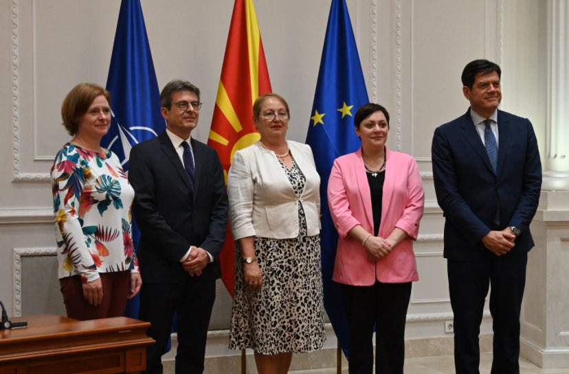 👷‍♂️Renovating student dormitories means investing in dignity, safety and the future. With the signature of t/ Grant agreement, 🇪🇺 continues to support the students, who deserve a place that feel like home-modern, warm, and supportive of learning! 👩‍🎓#EnergyEfficiency #ClimateAction