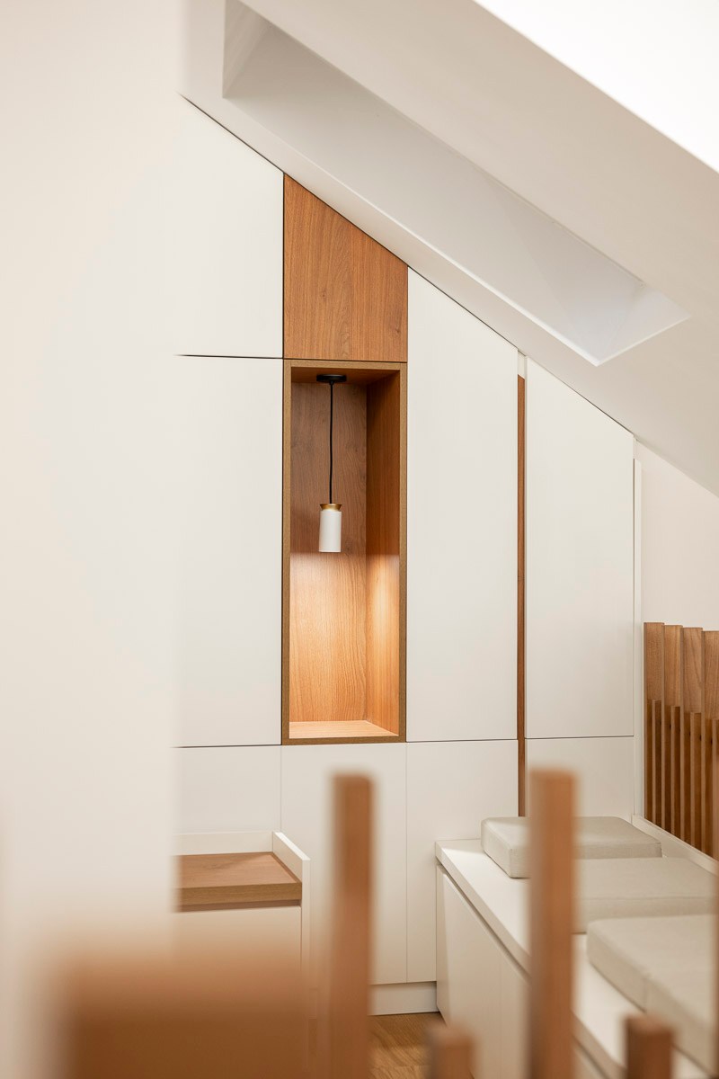 EMEDEC_com's tweet image. Duplex 83, de UNLESS – Design and Architecture Lda, propone un nuevo modo de habitar: contemporáneo, funcional y equilibrado. Los diseños de EGGER H3734 ST9 Nogal de la Borgoña natural y W1100 PM Blanco Alpino aportan coherencia, calidez y eficiencia al conjunto #Melamina #HPL