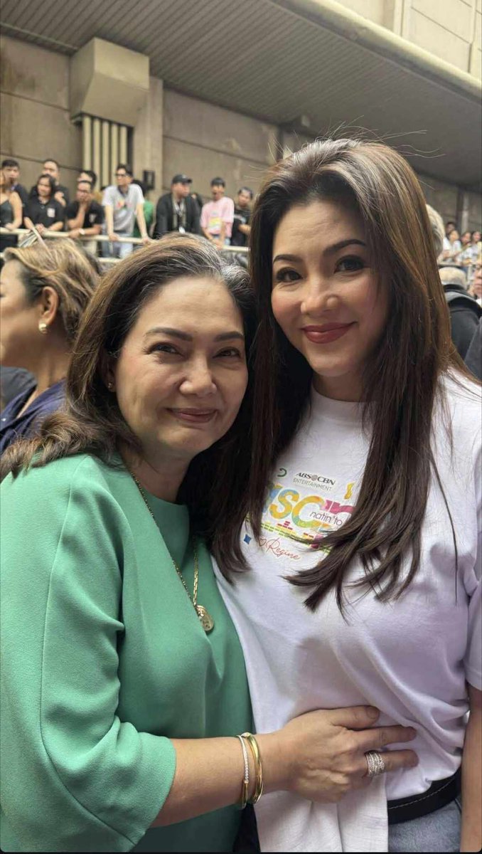 Ash_yile's tweet photo. Regine Velasquez and Maricel Soriano in one frame 💚🤍 https://t.co/JOjCG6KU5K