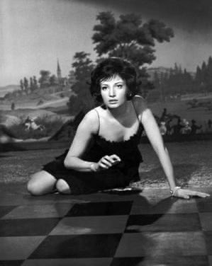 salteditions's tweet image. #PerfectFrame | La notte (Michelangelo Antonioni, 1961)

“Mi domando: cos’è il mio forte? L’amore no. I vizi nemmeno. Sono piena di vizi senza praticarne nessuno”

Tutti i #mercoledì pubblichiamo un frame particolarmente significativo per il #cinema e per noi.

#monicavitti