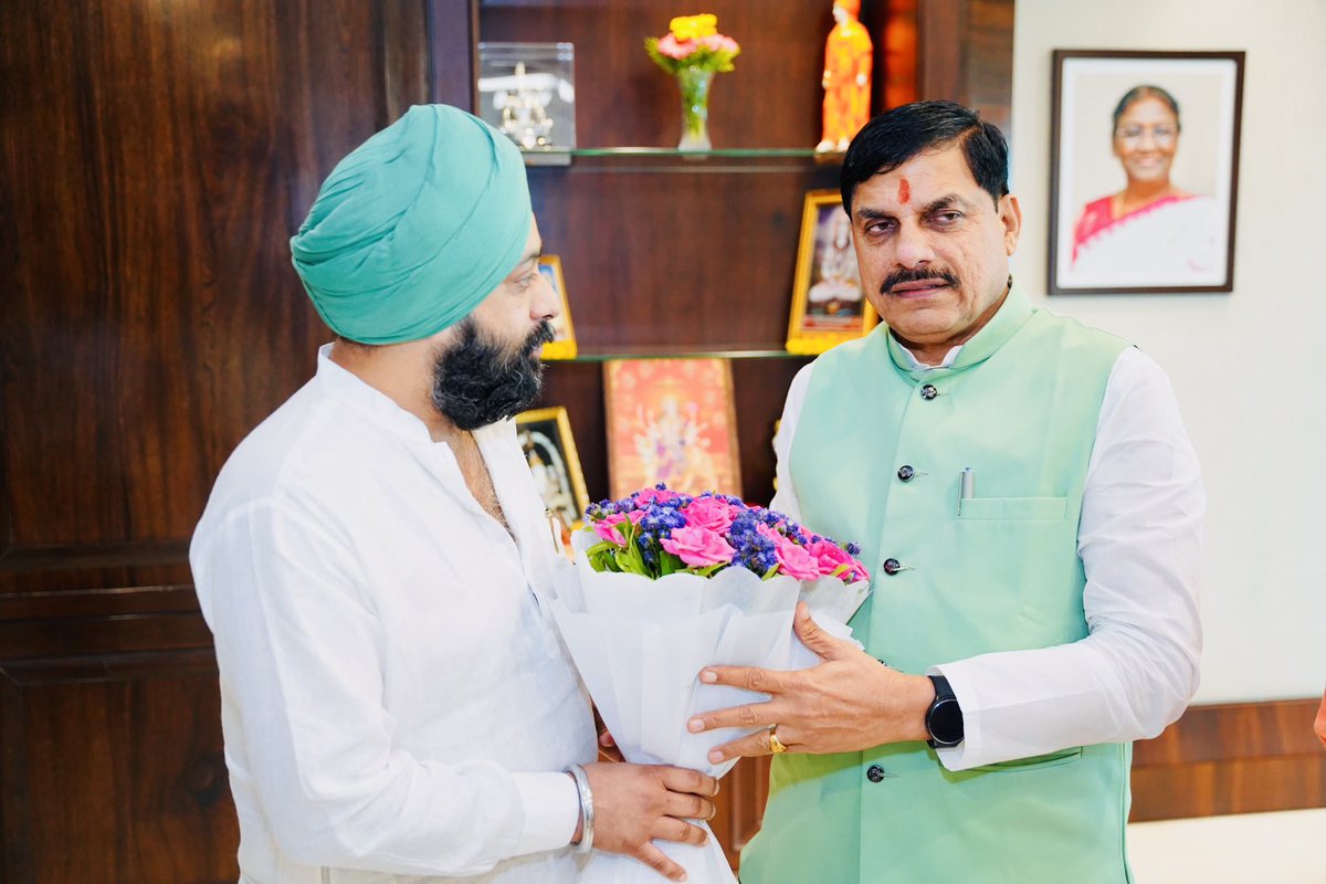 ParamjeetDang's tweet photo. #रीवा

आज वल्लभ भवन भोपाल में प्रदेश के यशस्वी मुख्यमंत्री आदरणीय @DrMohanYadav51 जी से शिष्टाचार भेंट 🙏🚩
@rshuklabjp @HemantK_1990 @BJP4MP @BJP4India https://t.co/GpKnpe6WVX