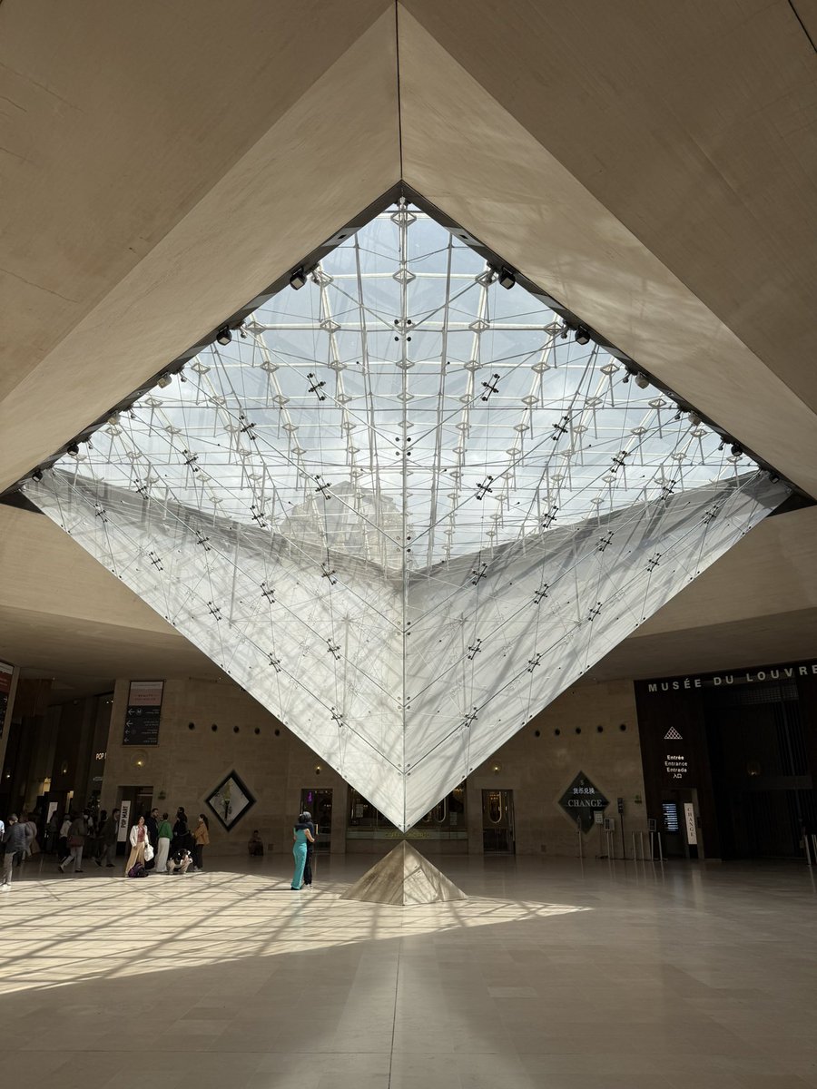 hidecloud's tweet image. Had a great time sharing Manus’s latest updates and thoughts at the @RaiseSummit yesterday. Been to the Louvre many times but never knew there was such a massive conference space underneath!
The evening got even better when Eurotech invited me to speak about personal growth and…