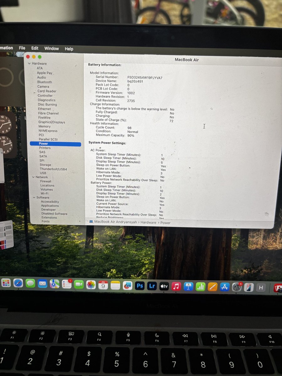 WTS MacBook Air M1 2020 8/256. Start from 9jt (bisa nego tipis)

- kamera dan speaker jernih, keyboard mulus
- BH 90% 
- box, surat2, power adapter ori, cable IT (beli di iBox)
- pemakaian baru dua tahun
- minus di ujung ada damage sedikit
#zonauang