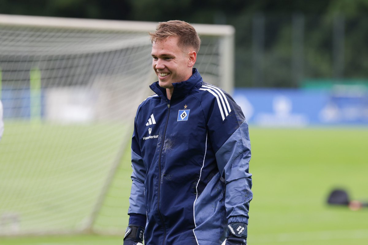 #Sky Info: Matheo #Raab steht vor einem Wechsel vom #HSV zu #Union Berlin. Der Torhüter ist sich mit den Eisernen bereits mündlich einig. Der Medizincheck soll morgen erfolgen.
<a href="/Plettigoal/">Florian Plettenberg</a> <a href="/SkySportDE/">Sky Sport</a>