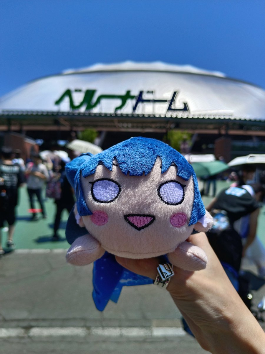 RFlame080105's tweet image. そして、Day2のベルーナドーム現地
元々まだ泣いてだかもしれないと思いますか、ちょっと怖いですけど
現地アリーナ最後列から、あの幻ステージのシーンなんと…本当に素敵です
だから今回泣いてないでした、すっと見っててだけ
#浦ラジ #Aqours_finale_Day2