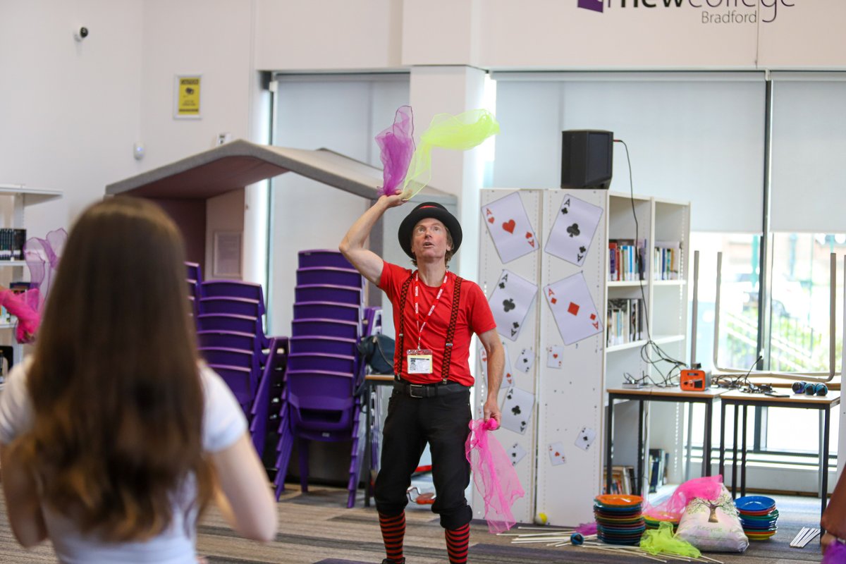 NewColBradford's tweet image. The LRC has been transformed into a circus today as FlameOz deliver their circus skills workshop! 🎪 Students have been learning the art of juggling using scarves — and having a laugh whilst doing it!