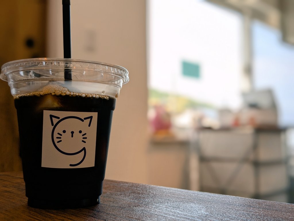 Pp1Zf1's tweet image. 昨日ののランチ後のカフェタイム☕
「保護猫カフェ take9」
1人では中々行きづらかったけど、家族でのランチ外食だったのでそのチャンスを狙って行きました。
久しぶりの猫成分チャージ🐱
いい時間を過ごせました。
そして帰宅後はもれなくお犬様からの念入りチェックを受けました😂
#糸島