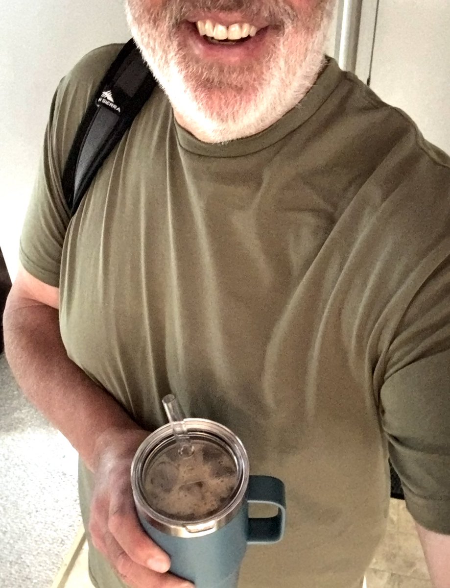 Happy Wednesday!  Boo to office days 😂🤣