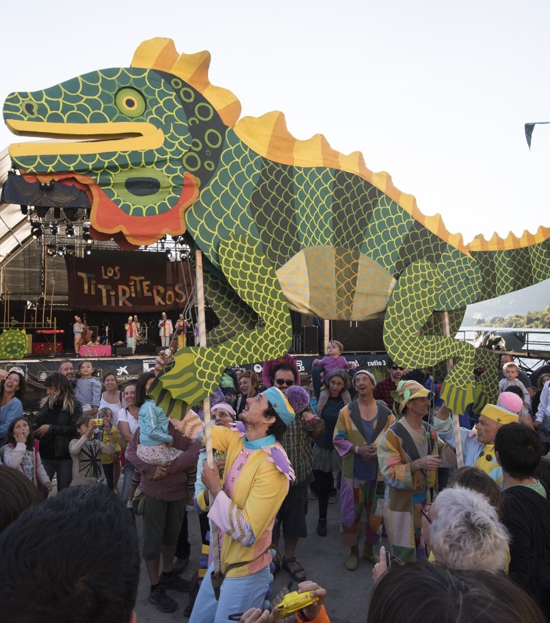 P. Congresos Huesca (@pcongresoshu) on Twitter photo 🎭 Los Titiriteros de Binéfar presentan espectáculo en las 💚 Fiestas de San Lorenzo‼️
🛎 "JAUJA"
👉 13 de agosto de 2025
🕰 12 h
📎 Espacio exterior cubierto
🔗 Consulta más info aquí ➡️ tinyurl.com/5t37wvuy
↪️ tinyurl.com/3u73trkb
<a href="/aytohuesca/">Ayuntamiento de Huesca</a> <a href="/radarhuesca/">radarhuesca</a> #Huesca 🎭 Los Titiriteros de Binéfar presentan espectáculo en las 💚 Fiestas de San Lorenzo‼️
🛎 "JAUJA"
👉 13 de agosto de 2025
🕰 12 h
📎 Espacio exterior cubierto
🔗 Consulta más info aquí ➡️ tinyurl.com/5t37wvuy
↪️ tinyurl.com/3u73trkb
<a href="/aytohuesca/">Ayuntamiento de Huesca</a> <a href="/radarhuesca/">radarhuesca</a> #Huesca