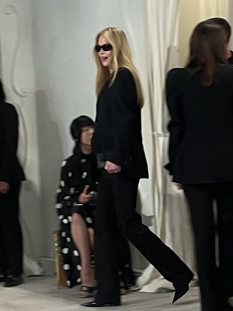 VVFriedman's tweet image. Nicole Kidman makes her entrance at Balenciaga couture.