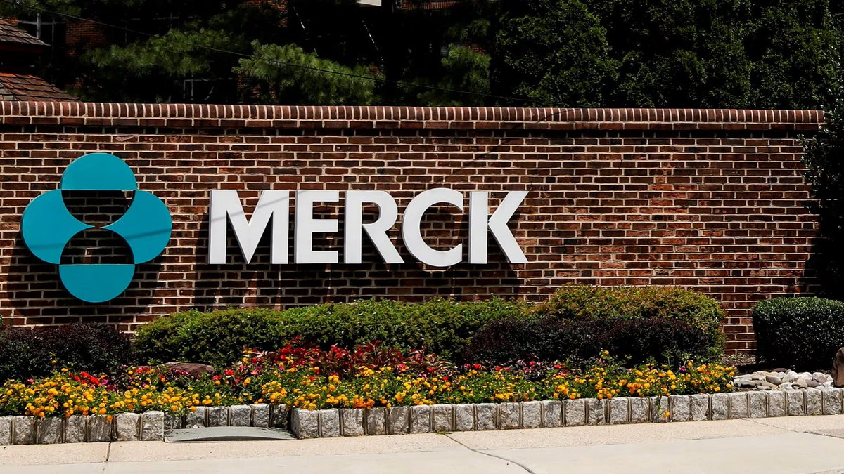 robertfsiegmund's tweet image. Merck Nears $10B Deal for Verona Pharma
Merck is set to buy Verona Pharma, adding COPD drug Ohtuvayre to its pipeline. The $10B deal boosts Merck’s respiratory portfolio as Keytruda faces a patent cliff. Ohtuvayre, FDA-approved 2023 could hit $4B peak sales. #biopharma #insights