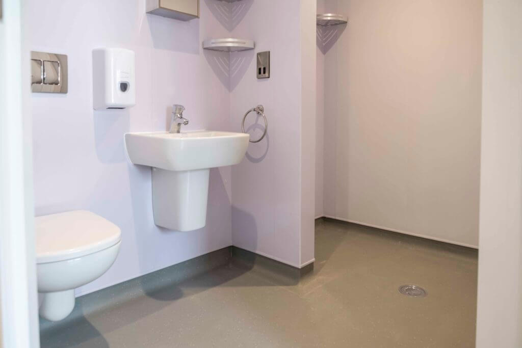 wetroomexperts's tweet image. Brilliant example of a compact, level access wetroom - providing a easily cleaned, functional shower space in the smallest of spaces! 💡