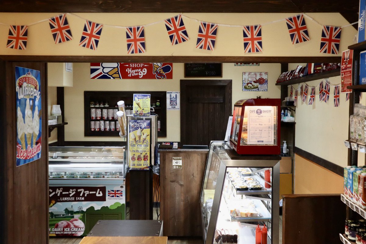 ogu_gourmet's tweet photo. 在日英国大使も来店！日本でも珍しい、英国食料品専門店が新たにオープン

クロテッドクリームを使用した「ソフトクリーム」は、濃厚でクリーミーながら、後味スッキリ！肉の旨味あふれる「ソーセージロール」や1番人気のスコーンも

気になる今後の展開も含め取材しました↓
https://t.co/WL6ymWOKHK https://t.co/nJDdOJwZT6