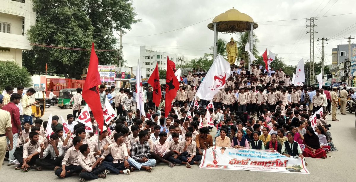 RANJITPAL123543's tweet photo. তেলেঙ্গানা।
#9thJulyGeneralStrike #StrikeHard https://t.co/mOA8pf86BL
