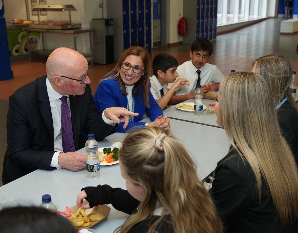 Glasgow City Council (@glasgowcc) on Twitter photo Could your child be eligible for free school meals as part of <a href="/scotgov/">Scottish Government</a>'s new one-year pilot? 🍽️
If your child is in S1-S3 at Castlemilk High, Drumchapel High, Lochend High or Springburn Academy, and you receive the Scottish Child Payment, apply now 👉 ow.ly/tzbA50Wfnzh Could your child be eligible for free school meals as part of <a href="/scotgov/">Scottish Government</a>'s new one-year pilot? 🍽️
If your child is in S1-S3 at Castlemilk High, Drumchapel High, Lochend High or Springburn Academy, and you receive the Scottish Child Payment, apply now 👉 ow.ly/tzbA50Wfnzh