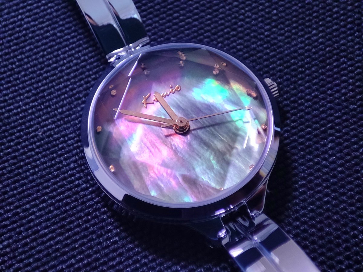 AF-6578の遊色は、個体差がありますが大体どの個体もこのように光り輝きます☺