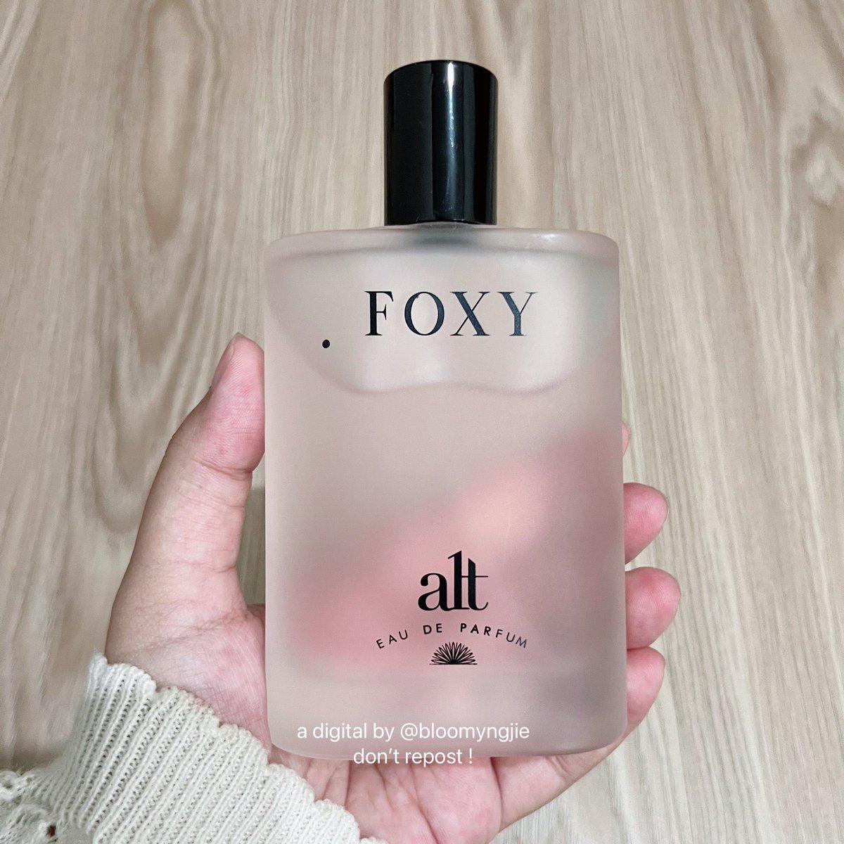 bloomyngjie's tweet photo. dipuji wangi dan ditanyain pakai parfum apa tuh bikin good mood banget ga sih 🫠💗 

okey kali ini aku mau share parfum2 favoriteku yang pasti bikin mood kalian on terus 🥰 mostly floral fresh fruity 🌸🫧🍋 #bloomyreview https://t.co/bpHpUf7xdH