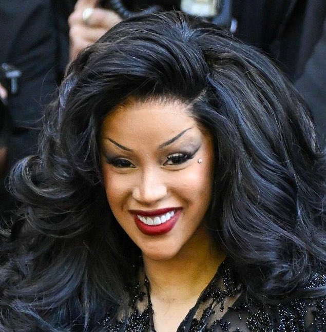 This is the face they comparing to Nicki ? 😭