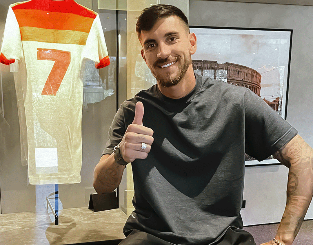 LAROMA24's tweet photo. 🚨 Trigoria: rientro anticipato per Paulo #Dybala e Lorenzo #Pellegrini 👥

💎 La Joya e il capitano sono già al 'Fulvio Bernardini' 📍

➡️ https://t.co/FkNiY7d1wm
#ASRoma https://t.co/4u7uYgdeD5