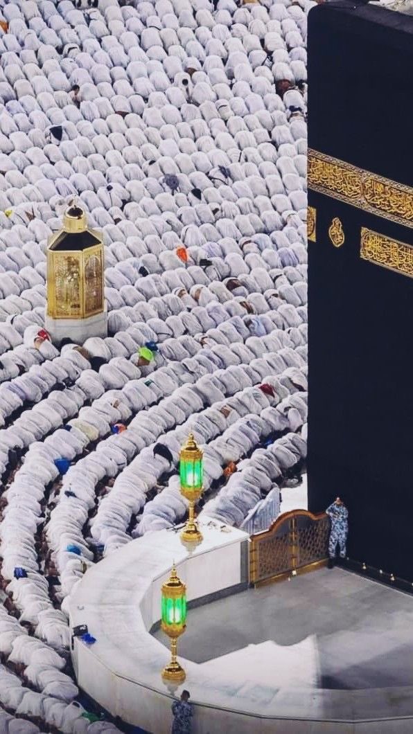 Allahumma salli ala Muhammad wa ala ali Muhammad kama sallayta ala Ibrahim wa ala ali Ibrahim. Wa barik ala Muhammad wa ala ali Muhammad kama barakta ala Ibrahim wa ala ali Ibrahim. Innaka hamidun, Majid