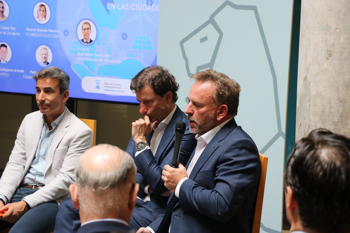catedratem's tweet photo. Finalmente, Pedro Machín, presidente del Clúster @aragonenergia, ha hablado de autoconsumo industrial, autosuficiencia energética y competitividad empresarial.
#JornadaTEM2025 @zaragoza_es @unizar #energía #Zaragoza https://t.co/RjNX5Oxf0M