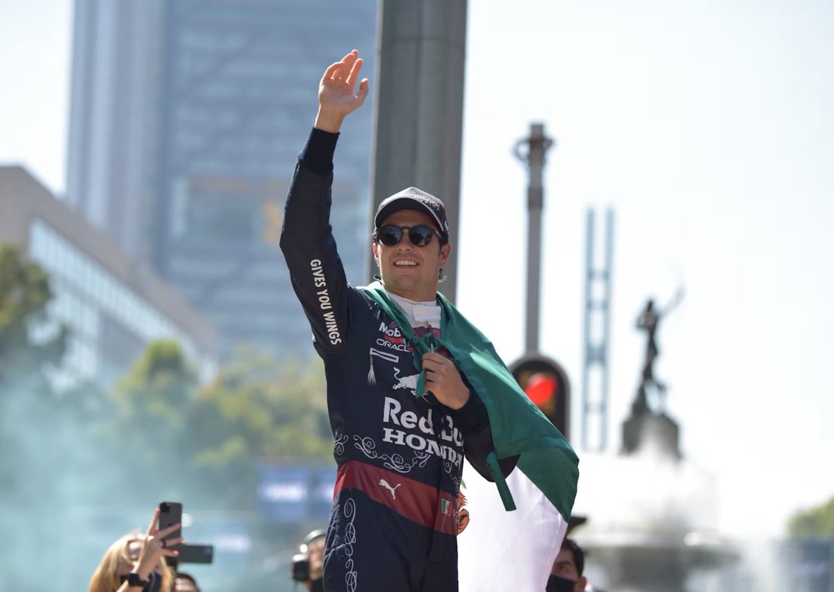 Hoy 9 de julio de 2025 se celebra en el Ángel de la Independencia, en La Minerva, se registra como día Nacional y día festivo la caída de Christian Horner hahahahah