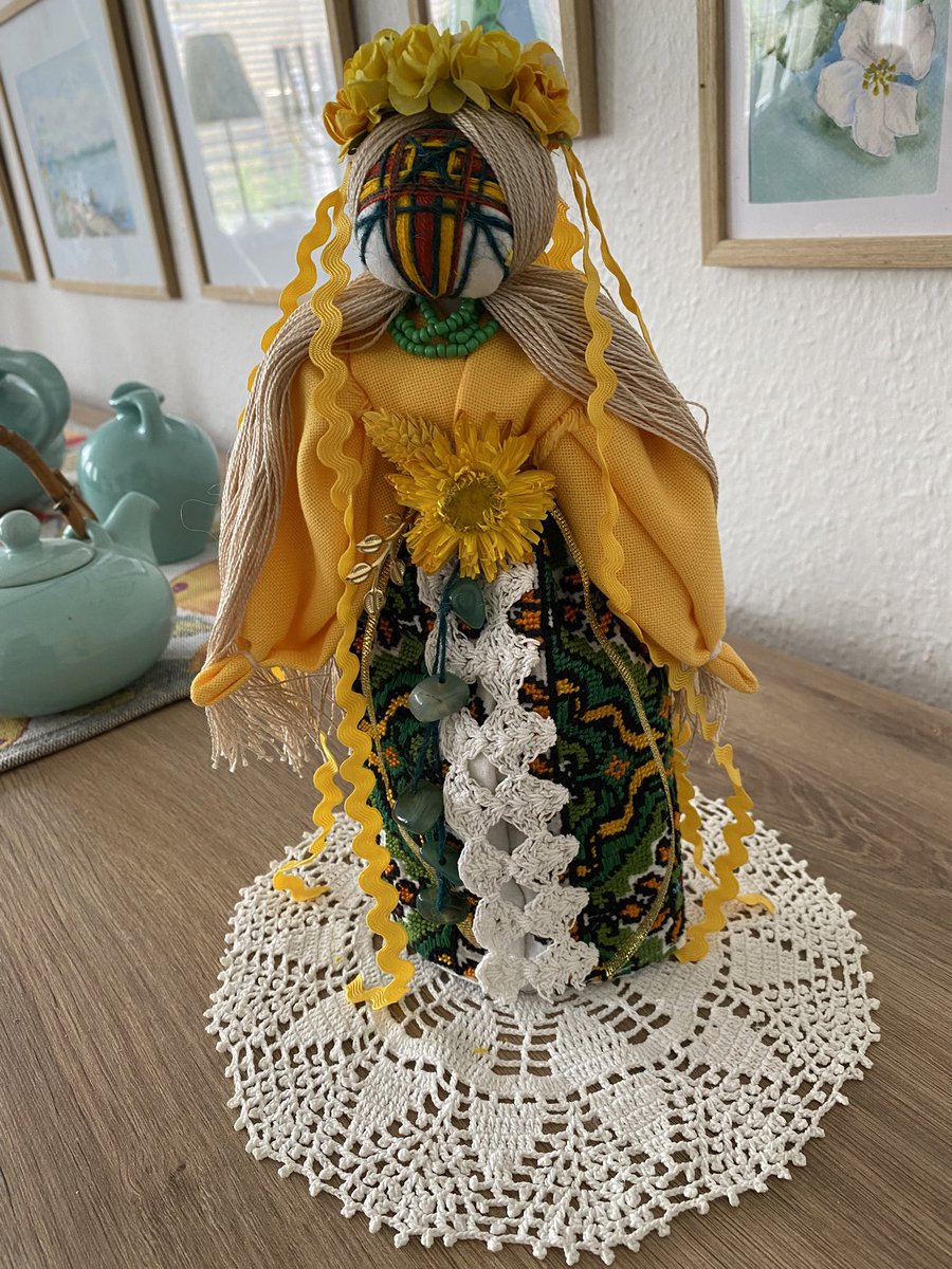 MarGaFella🦈🐺 (@margageek) on Twitter photo Thank you, Лілія <a href="/Ukrainian_dolls/">Лілія Франчук🇺🇦</a>.🙏
My beautiful Motanka arrived today.❤️
She has been given the place of honor in my home.💛💙 Thank you, Лілія <a href="/Ukrainian_dolls/">Лілія Франчук🇺🇦</a>.🙏
My beautiful Motanka arrived today.❤️
She has been given the place of honor in my home.💛💙