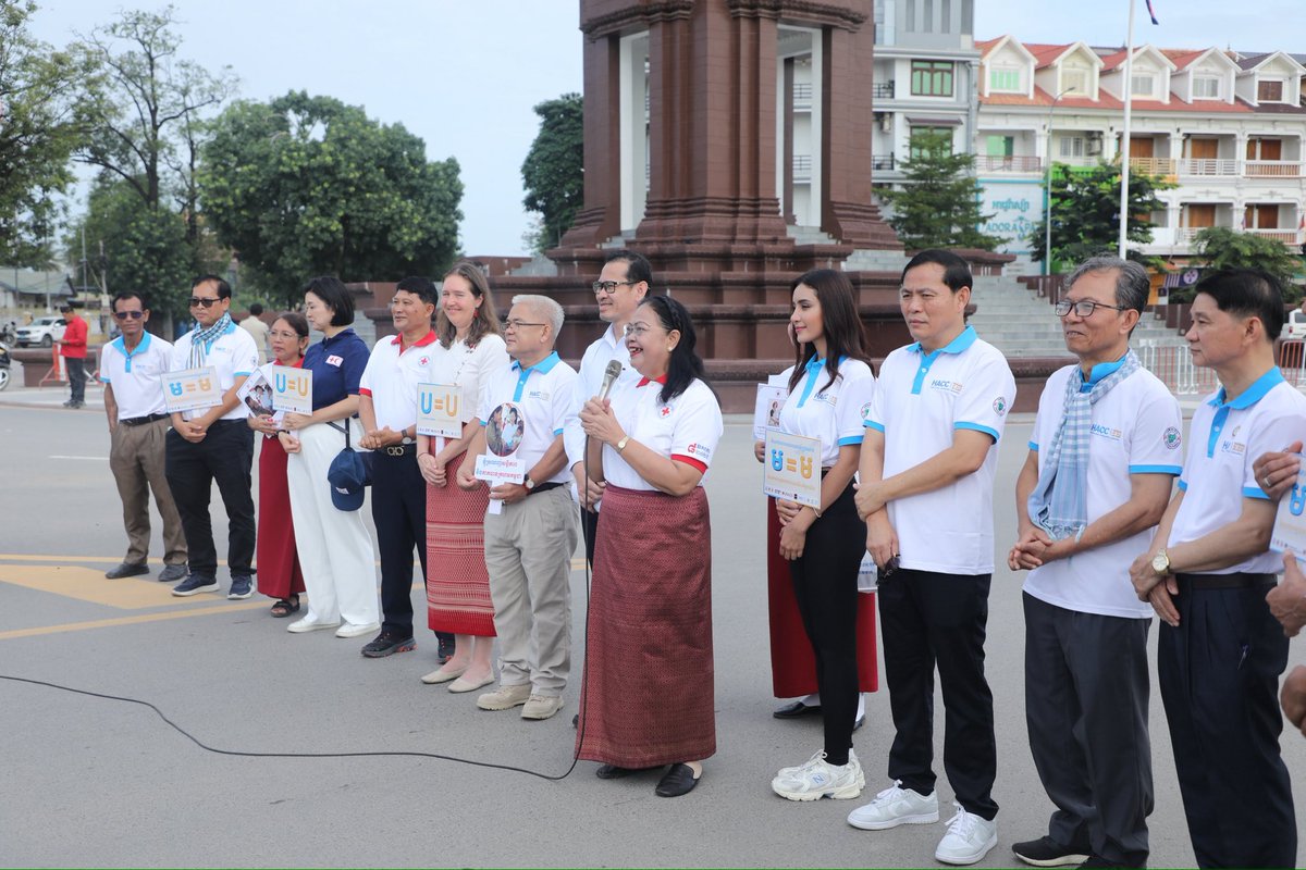 Cambodian_RC's tweet photo. More than 200 people from 20 institutions (including @CRC, @IFRC, @NationalAIDSAuthority, Battambang Administrative Hall, @HCCC, @AHF…) gathered in Battambang city and organized the event campaign “Undetectable = Untransmittable”!
https://t.co/t3tZI1YOMQ https://t.co/hxaUBaGz1h