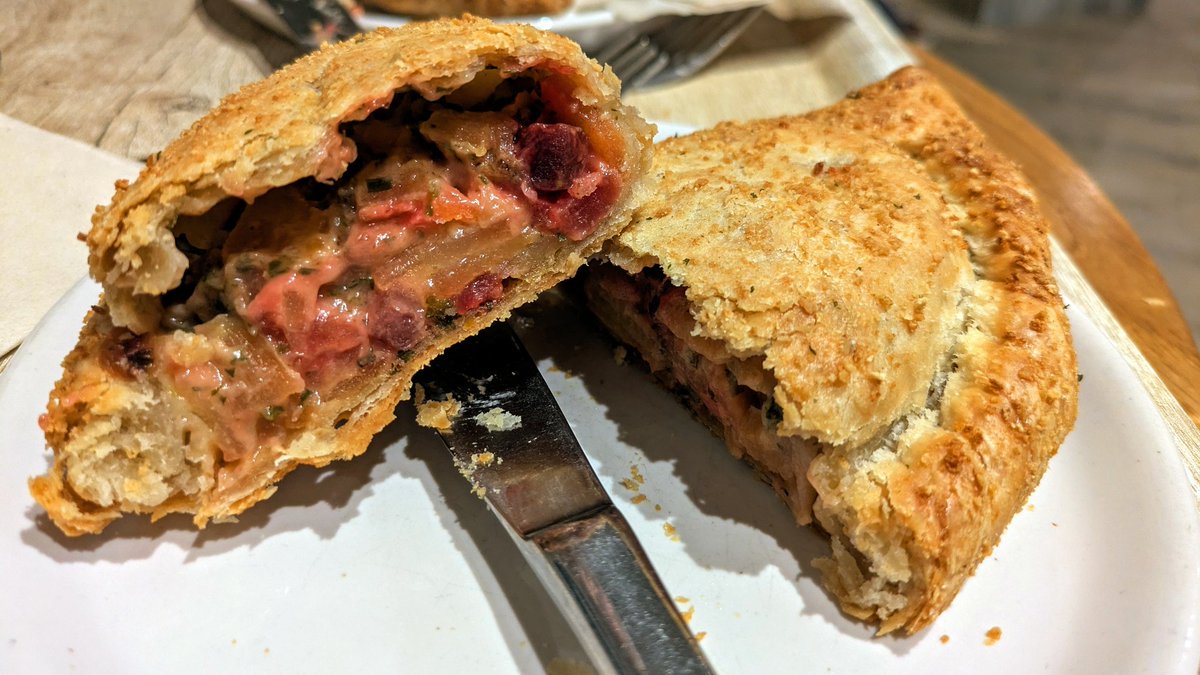 Awesome #Vegan pasty in #CornishBakery #Keswick ♥️😋🌱🌻👌