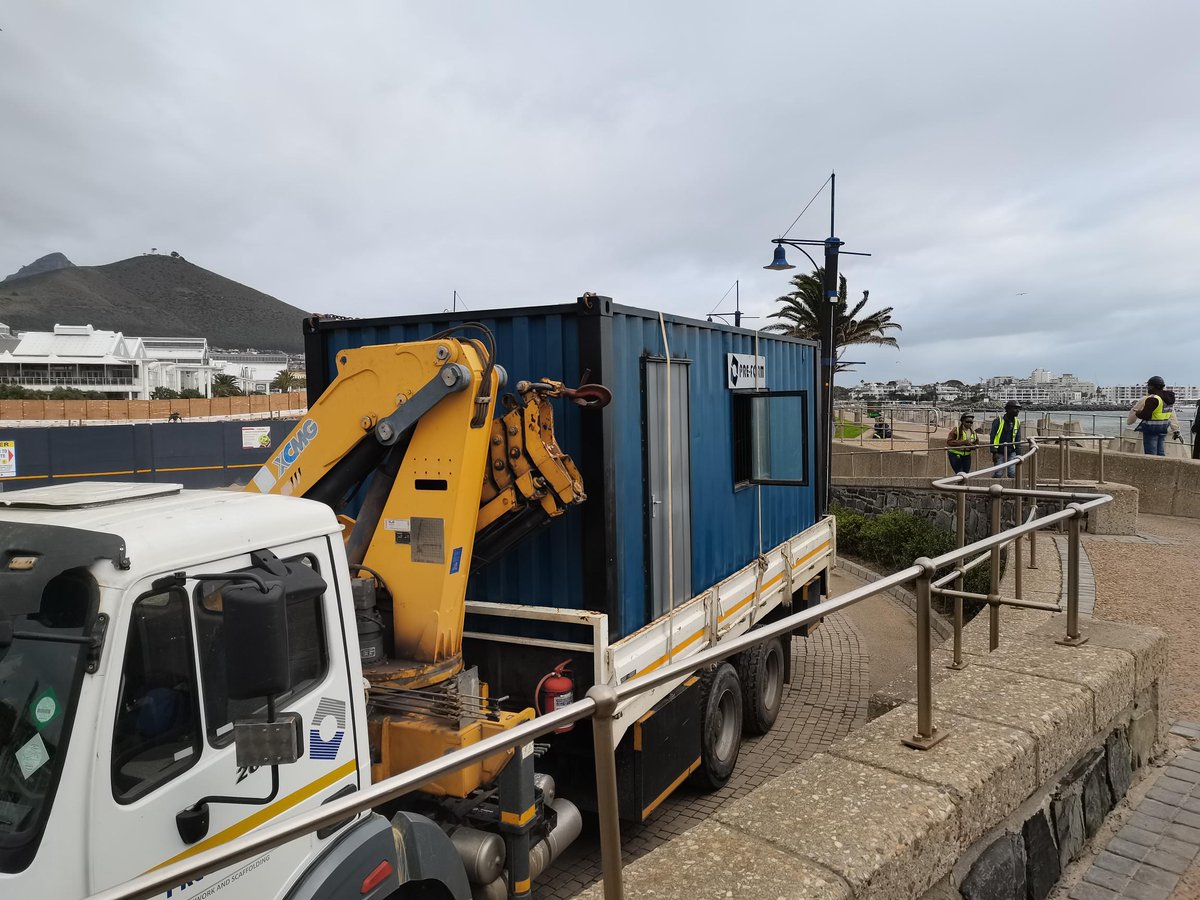 CapeRiggingServ's tweet image. 🚛 Professional Container Destuffing in Cape Town!

Fast, safe &amp;amp; efficient unloading for all cargo types. 🏗️📦 Let Cape Rigging Services handle it!

Call: 082 048 4040

🔗 Learn more: caperiggingservices.co.za/container-hand…

#ContainerUnloading #CapeTownLogistics