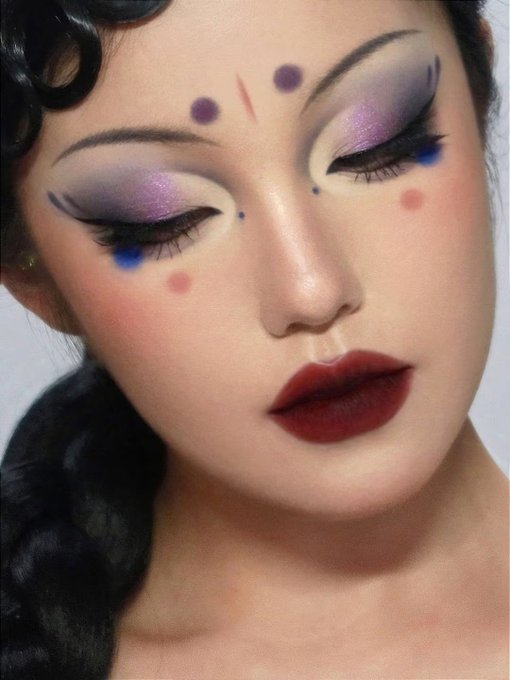 Elevate your game with this stunning makeup and hair combo—pure elegance meets edgy flair. Ready to slay the fashion scene! #FashionGoals #MakeupMagic #ChicStyle🥰🥰