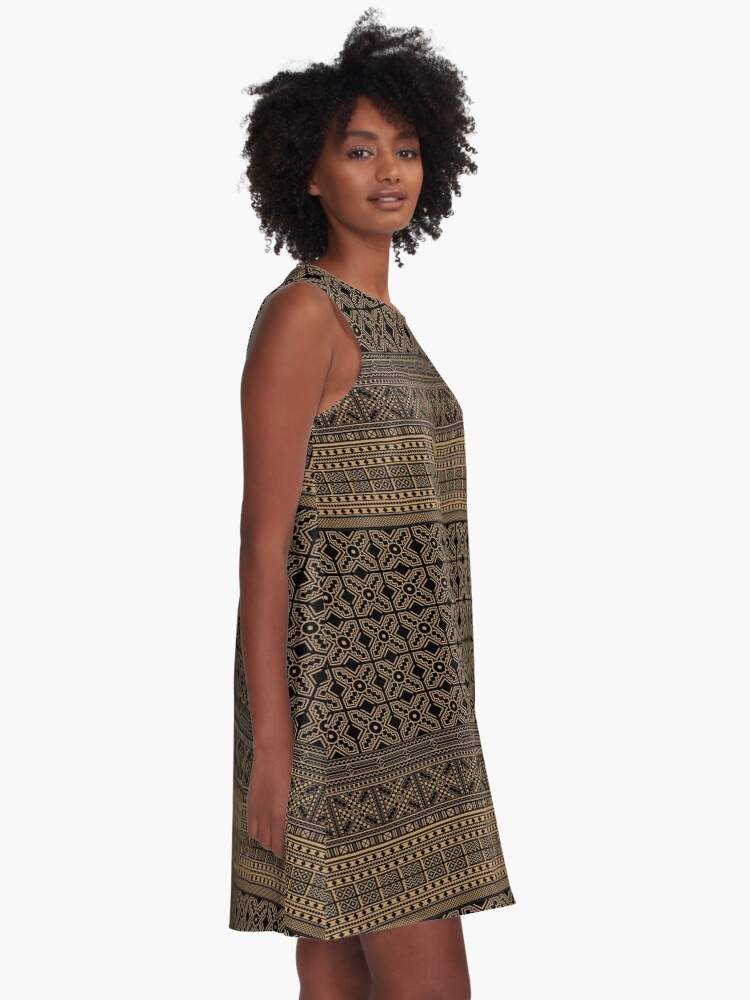 PDyaczenko's tweet image. Did you know the Bamana people of Mali created mud cloth using fermented mud to tell stories of their heritage? Embrace this tradition with the BAMANA LEGACY: AUTHENTIC MUD CLOTH INSPIRED DESIGN A-Line Dress, available at redbubble.com/i/dress/BAMANA…. #BamanaArt #FashionStatement