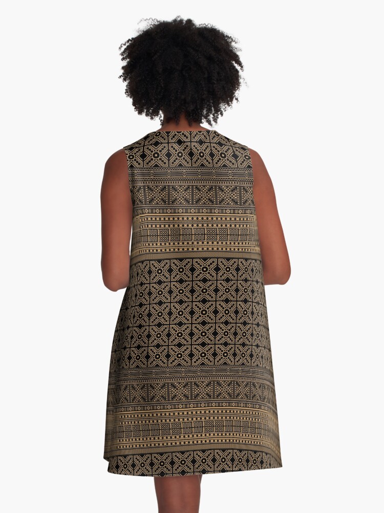 PDyaczenko's tweet image. Did you know the Bamana people of Mali created mud cloth using fermented mud to tell stories of their heritage? Embrace this tradition with the BAMANA LEGACY: AUTHENTIC MUD CLOTH INSPIRED DESIGN A-Line Dress, available at redbubble.com/i/dress/BAMANA…. #BamanaArt #FashionStatement