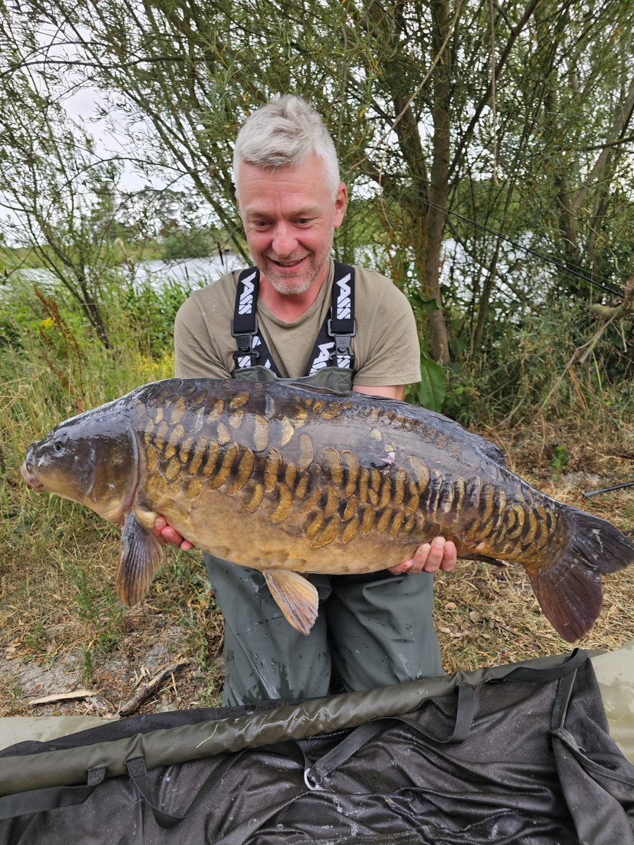 emlyn777's tweet photo. What an awesome looking fish 😍 https://t.co/Mbis26un5R