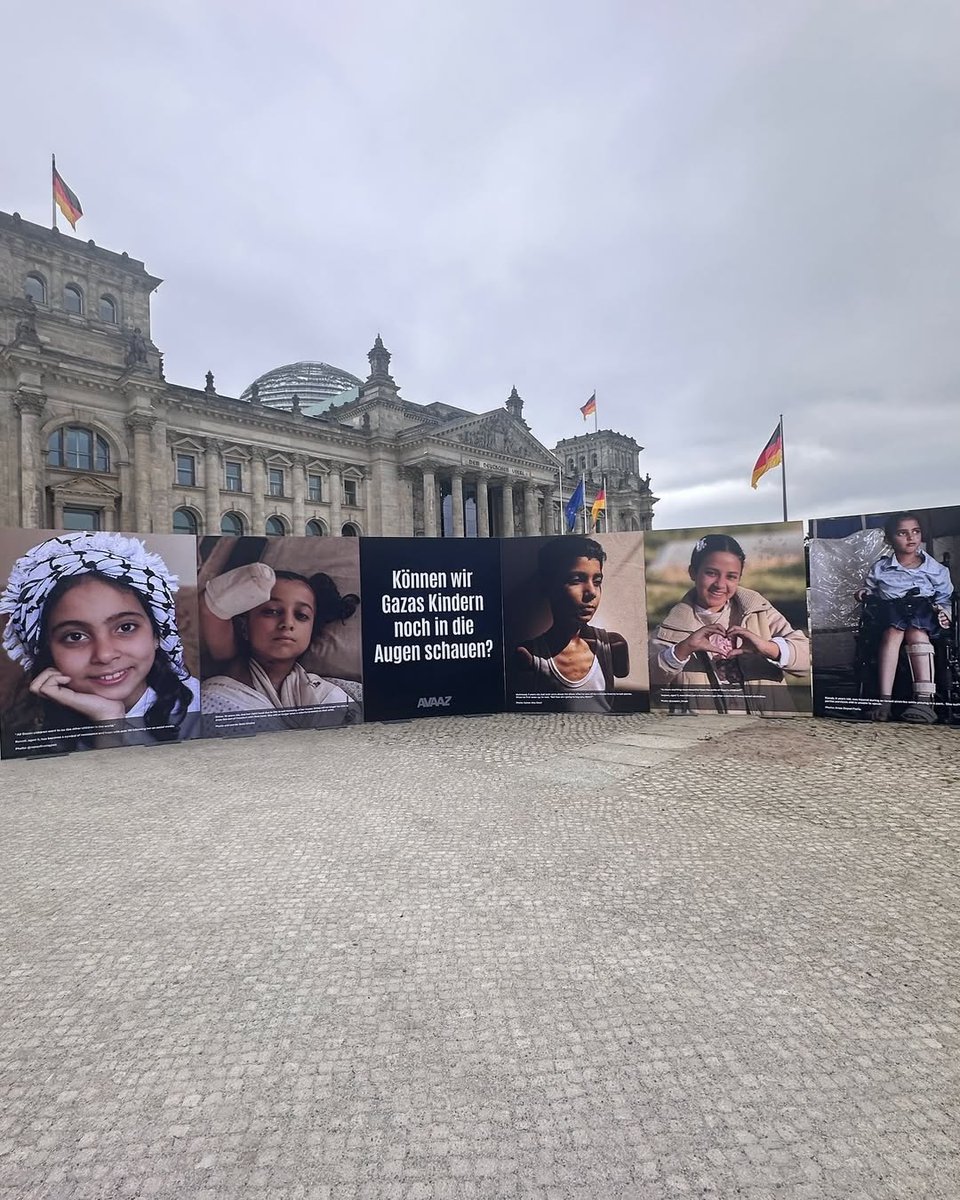 Germany, largest of supplier of weaponry to the Zionist Apartheid State, after the USA
Still helping to kill Palestinian children.
A group exhibited their faces in front of the Bundestag asking their politician: 
Will you still close your eyes? 🙈🙉🙊
via:
instagram.com/p/DL4MHHbCIvq/…