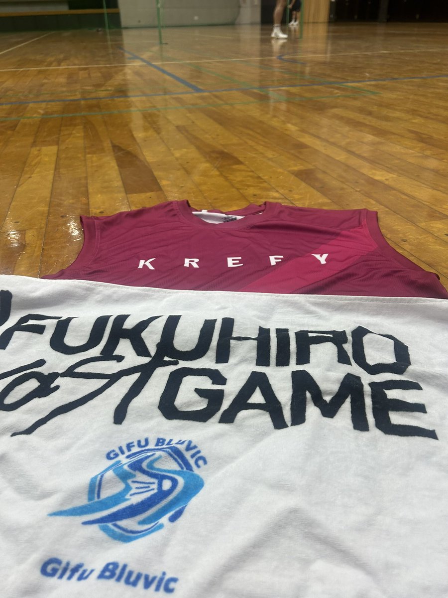 masasan220's tweet photo. 【バドミントン奮闘記🏸】
#KREFY のウェアー届いたのに全然バドミントン出来てなかったぁ💦💦

よし‼️
やるべ💪🏻💪🏻💪🏻💪🏻

#岐阜Bluvic
#バドミントン
#楽しいことしたい https://t.co/oA5q7CuaYu