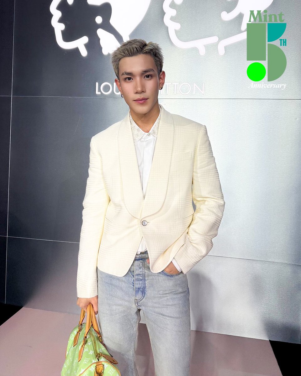 FourthOfficiall's tweet photo. หน้าส่งผม ผมทรงชุด ชุดส่งคน คนส่งแบรนด์ ปึ้งง!! 🤎✨️

FOURTH WITH LV TRUNK SHOW
#LVMenFW25xFourth
#LVMenFW25 #LouisVuitton https://t.co/bthbG3F0fh