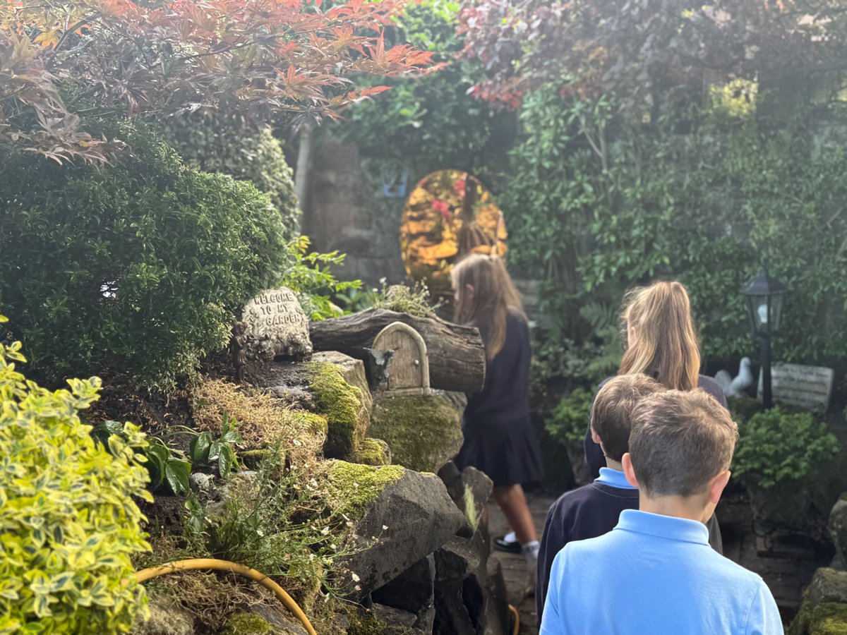 WoodchurchRoad's tweet image. An insightful morning spent learning about the Victorian history of Oxton with @oxtonsociety2 the enthusiasm of our experts was contagious. We are excited for our future projects! 
#experts #experiences #expeditions